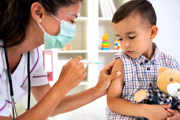 Pediatrician giving child a shot. | Image credit: @didesign_AdobeStock.jpeg