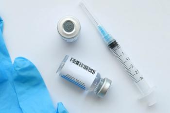 generic vaccine vial and syringe | Image credit: MargJohnsonVA – stock.adobe.com