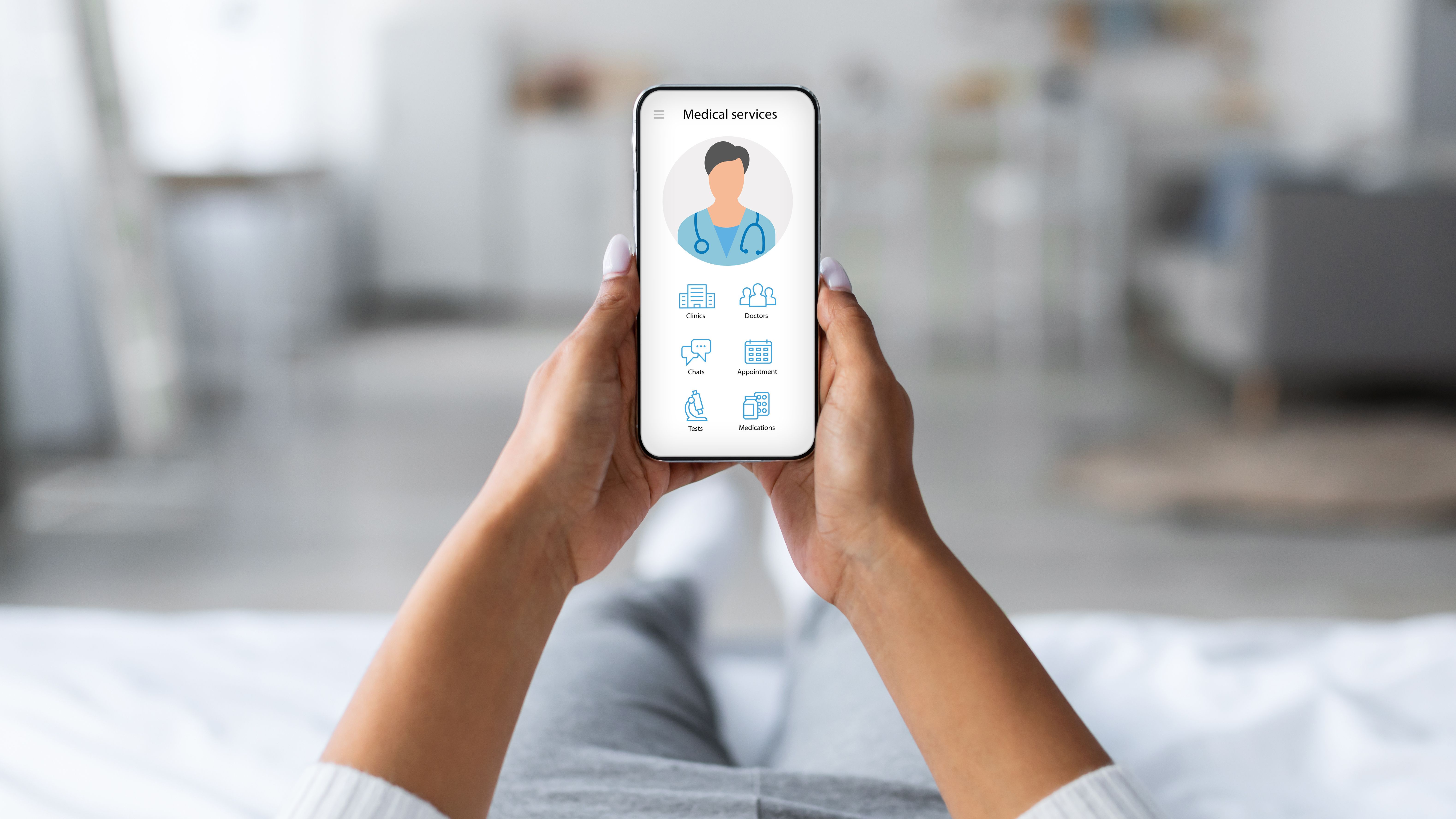 Woman laying on bed with mobile phone, using medical app | Prostock-studio - stock.adobe.com