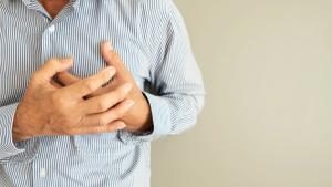 Senior man suffering from severe chest pain. Warning signs of unstable angina or myocardrial infarction disease. | Image credit: Orawan - stock.adobe.com