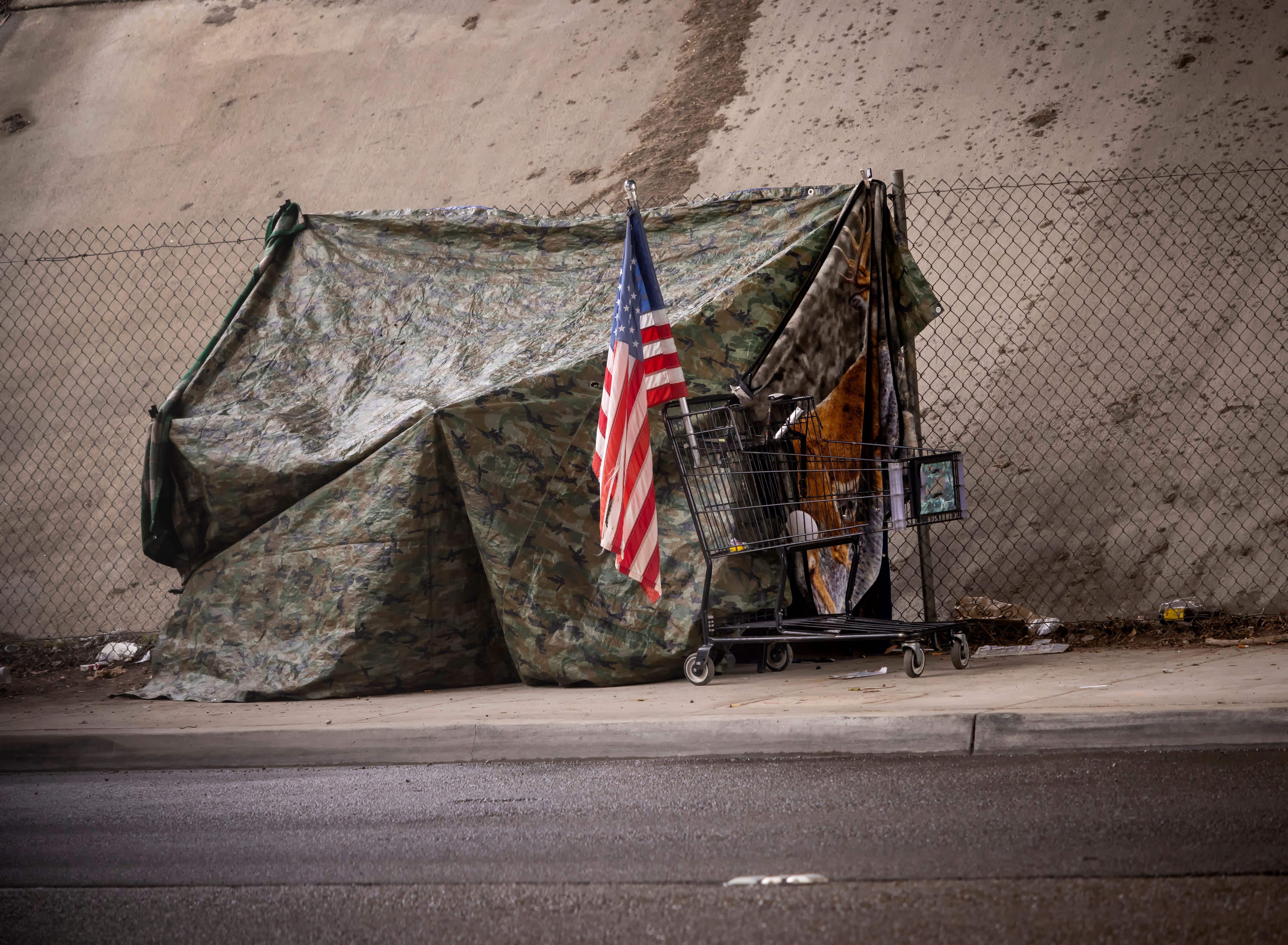 US flag in front of camouflage tent | Image credit: F Armstrong Photo – stock.adobe.com