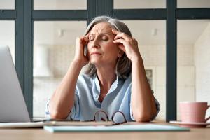 Mature woman with headache | Image credit: insta_photos – stock.adobe.com