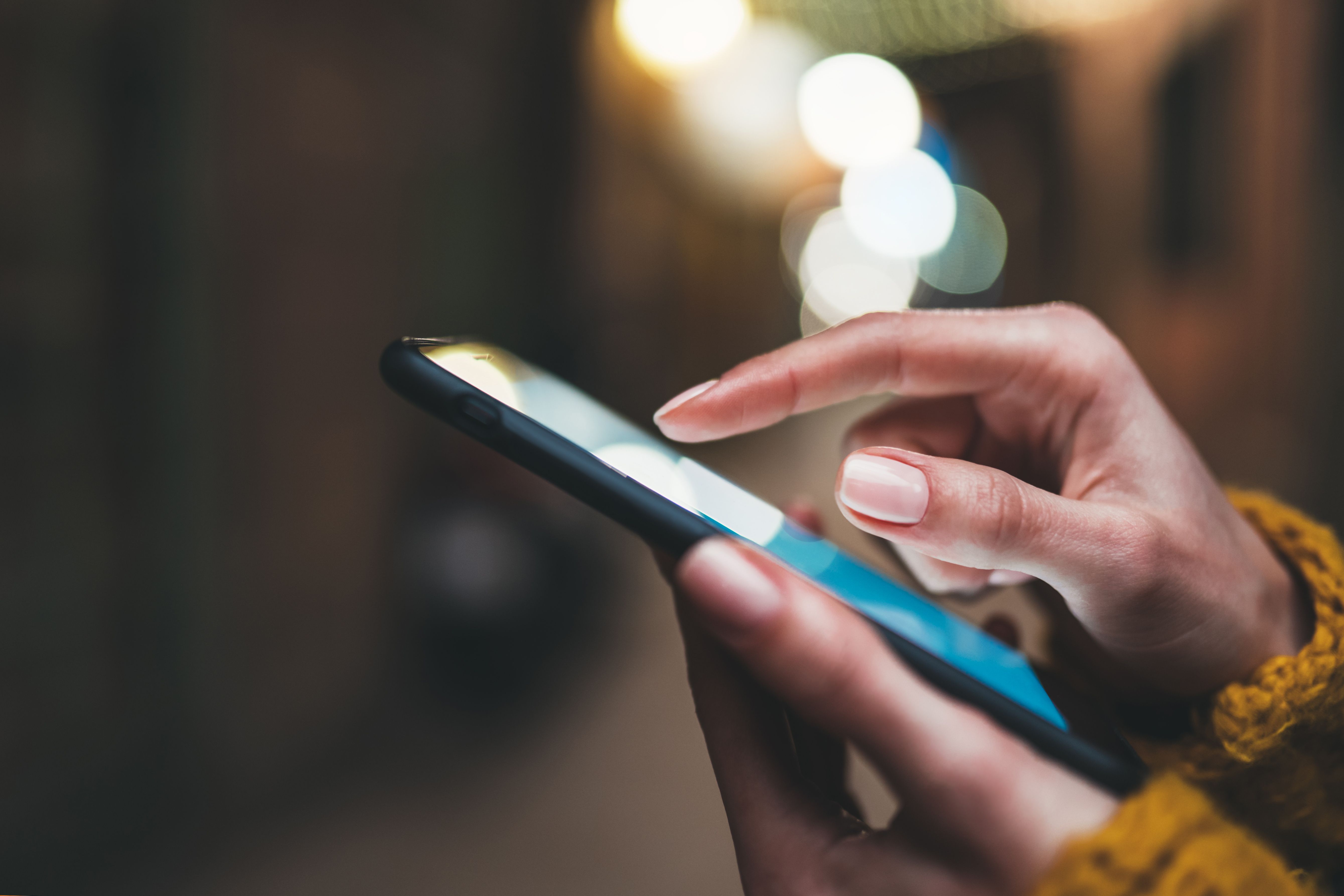 Texting | Image Credit: A_B_C - stock.adobe.com