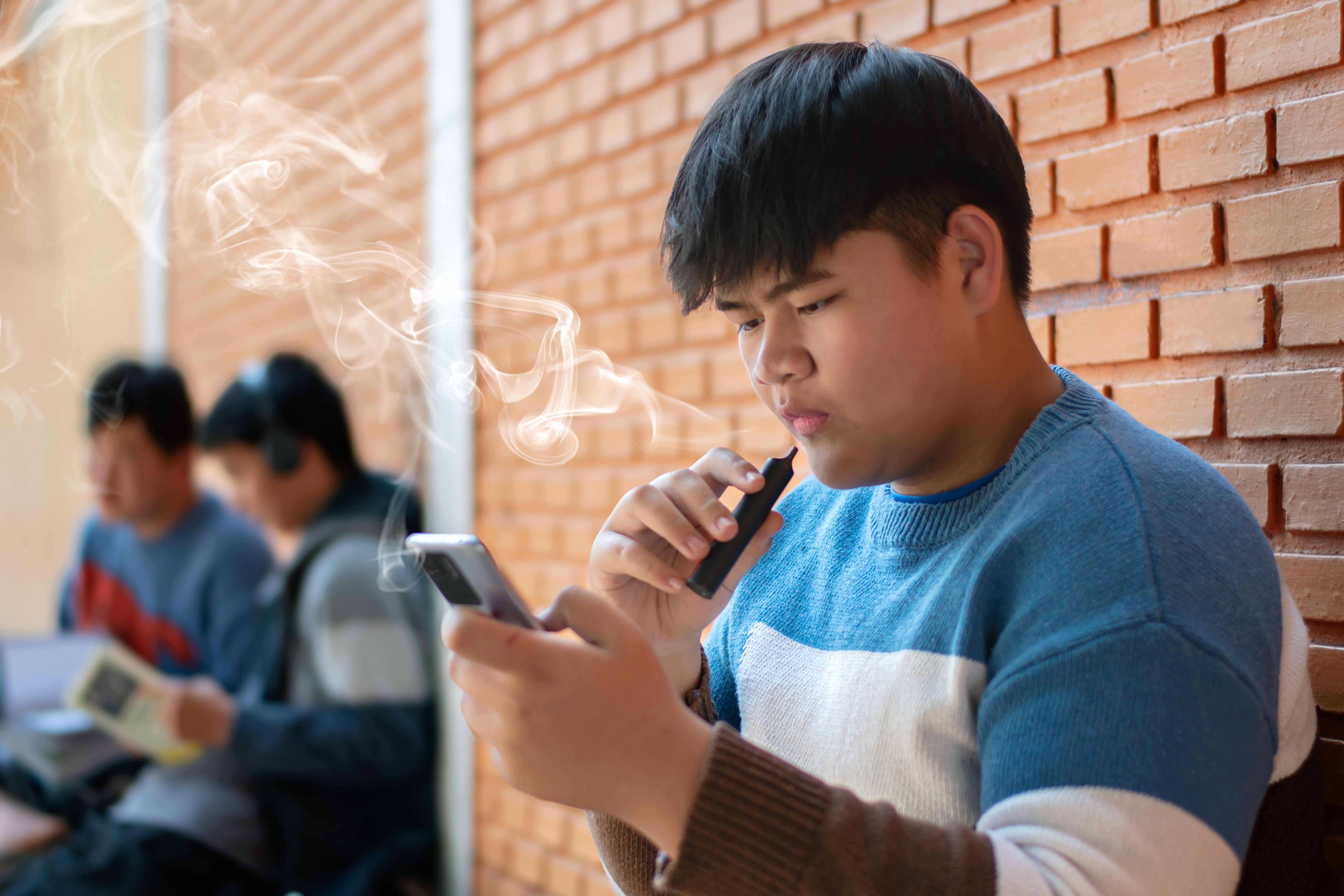 Teen vaping | Image credit: Sophon_Nawit – stock.adobe.com