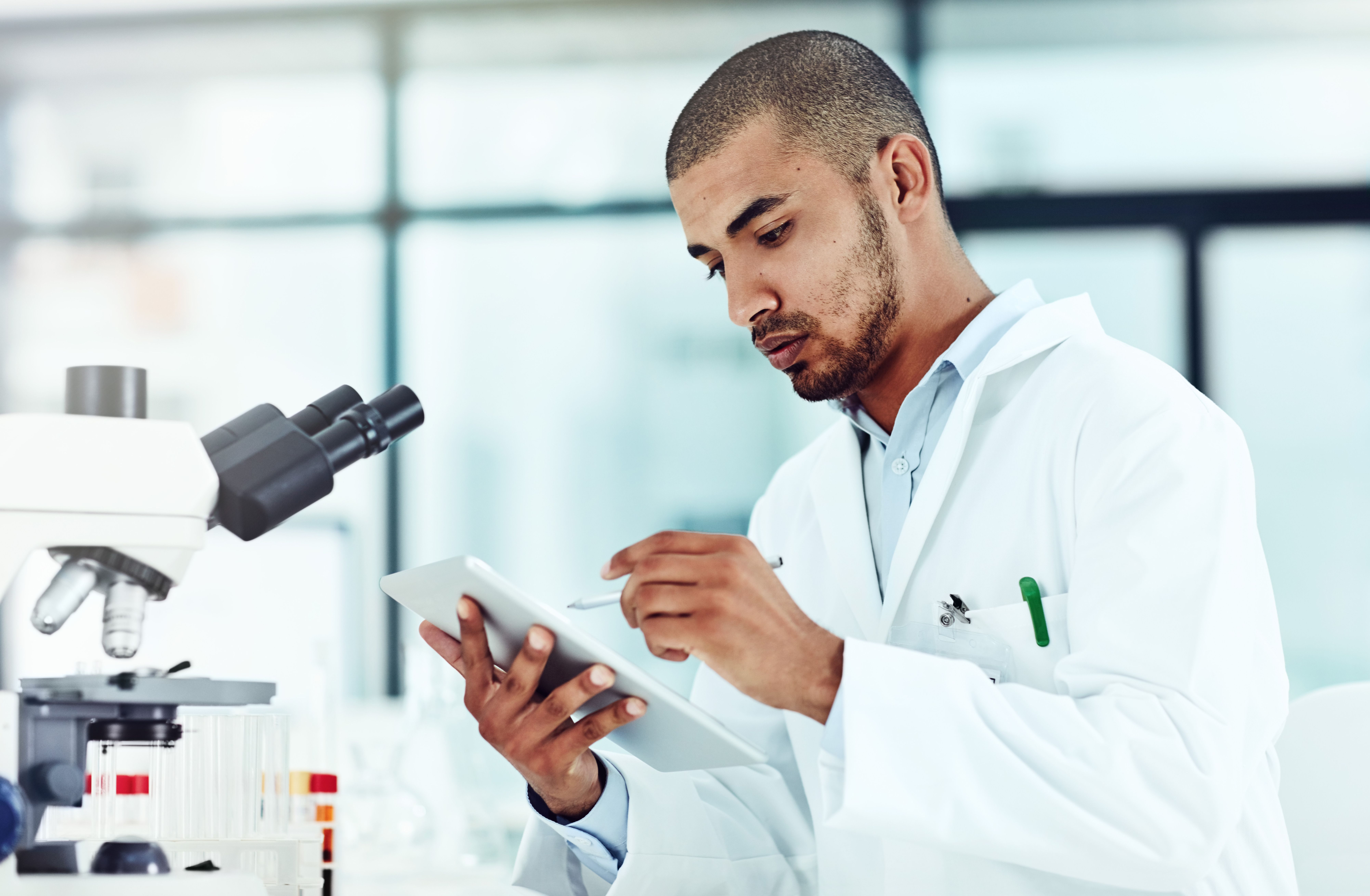 Clinical trial research | Image credit: Thurstan Hinrichsen/peopleimages.com - stock.adobe.com