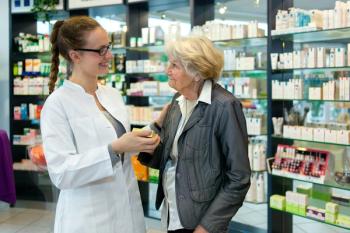 Picture of pharmacist with older patient