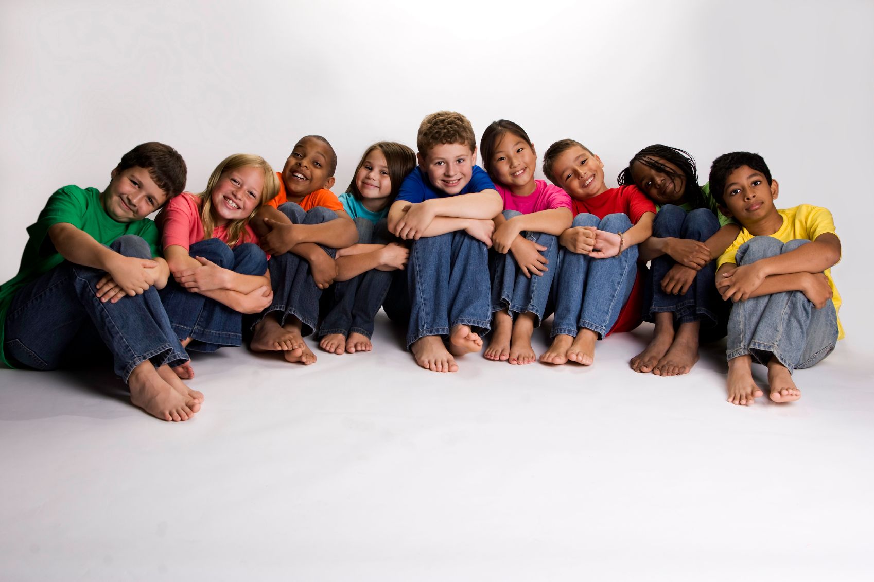 Жизнь в позиции ребенка. Коллектив детей. Группа детей. Позы для группы детей. Дискриминация детей в семье.
