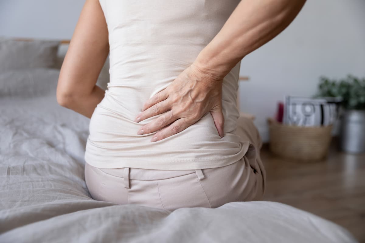 Back pain due to spondyloarthritis- fizkes - stock.adobe.com