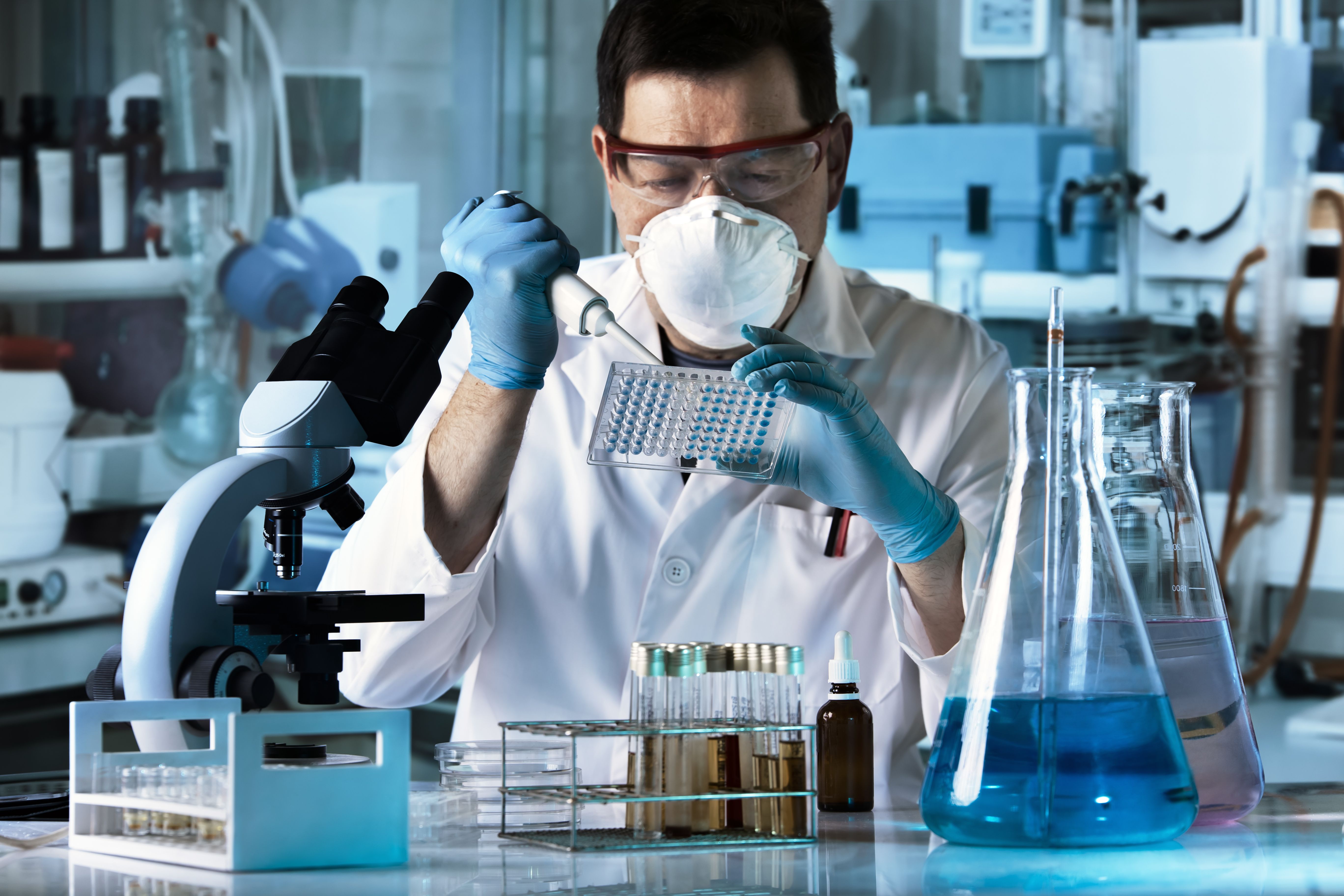 Researcher working with microplate in the laboratory | Image credit: angellodeco – stock.adobe.com