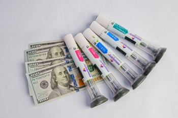 Weight loss drug injectable pens next to 100 dollar bills | Image credit: Mohammed – stock.adobe.com