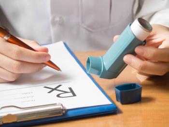 Close up of doctor hand holding blue asthma inhaler and writing medical prescription on rx form for treatment asthma | Orawan - stock.adobe.com