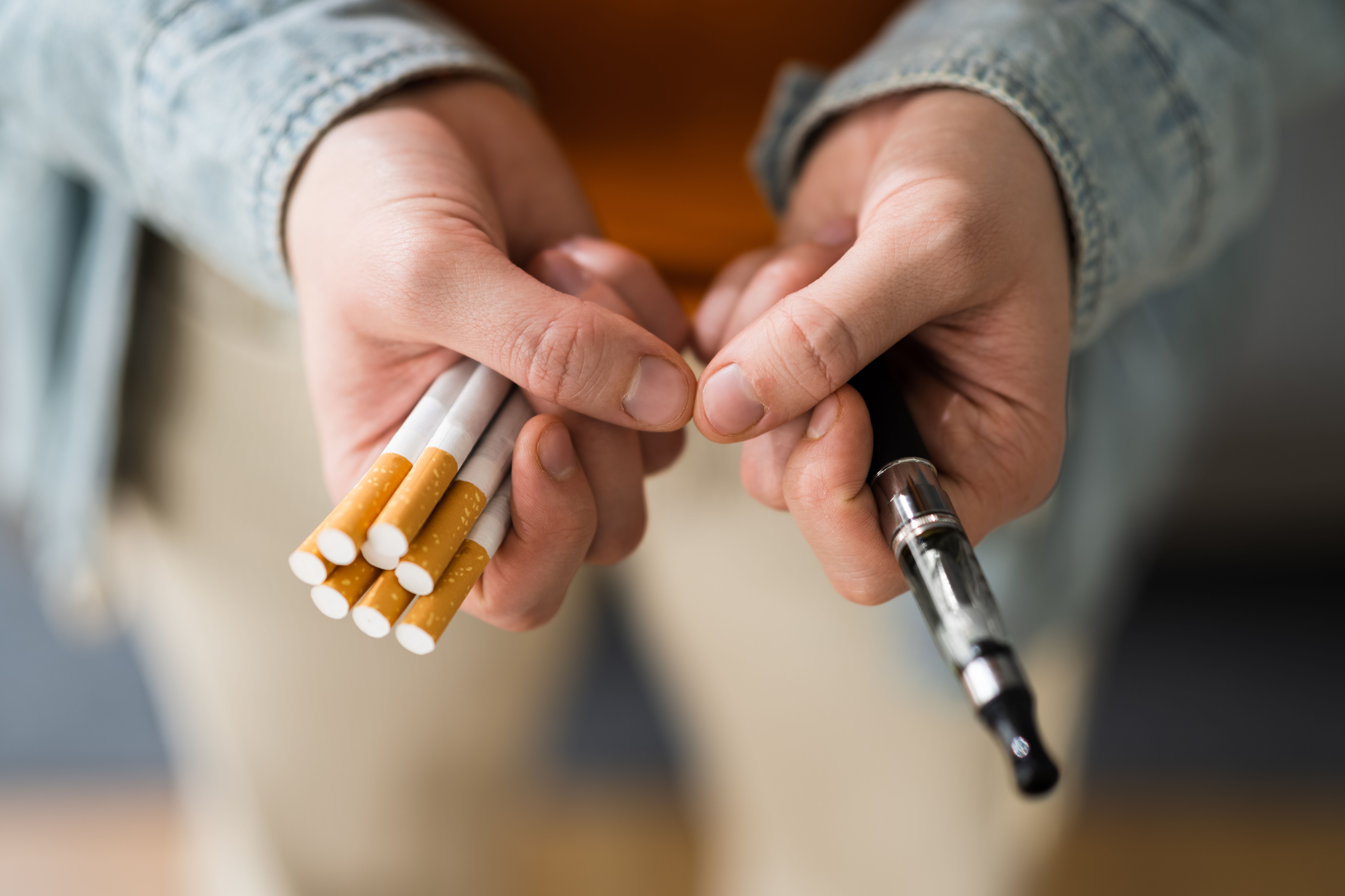 Combustible cigarettes vs e-cigarettes | Andrey Popov - stock.adobe.com