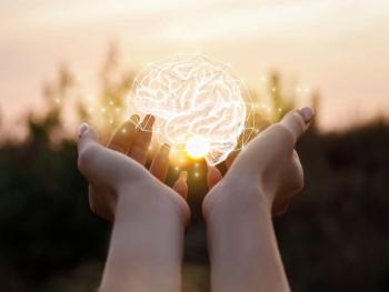 Female hand shows the brain - natali_mis - stock.adobe.com