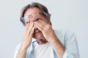 Old man with eye fatigue | Image Credit: sebra - stock.adobe.com