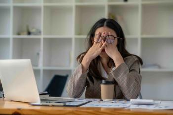 Tired woman at work - crizzystudio - stock.adobe.com