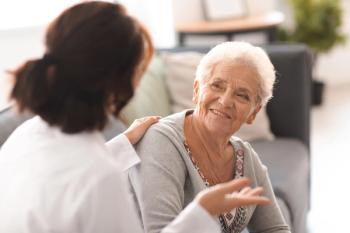 Young doctor visiting elderly woman at home: © Pixel-Shot - stock.adobe.com