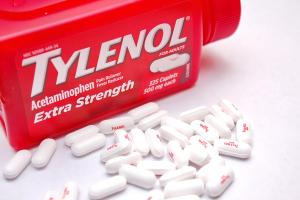Tylenol bottle | Image Credit: Birch Photography - stock.adobe.com