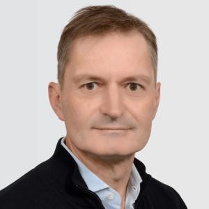 Nick Botwood, MBBS, discusses the importance of early data evaluating revumenib as a maintenance therapy following SCT in patients with acute myeloid leukemia. | Image: Syndax Pharmaceuticals