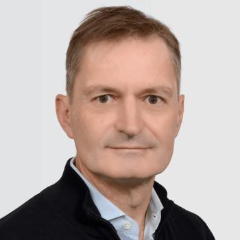 Nick Botwood, MBBS, discusses the importance of early data evaluating revumenib as a maintenance therapy following SCT in patients with acute myeloid leukemia. | Image: Syndax Pharmaceuticals