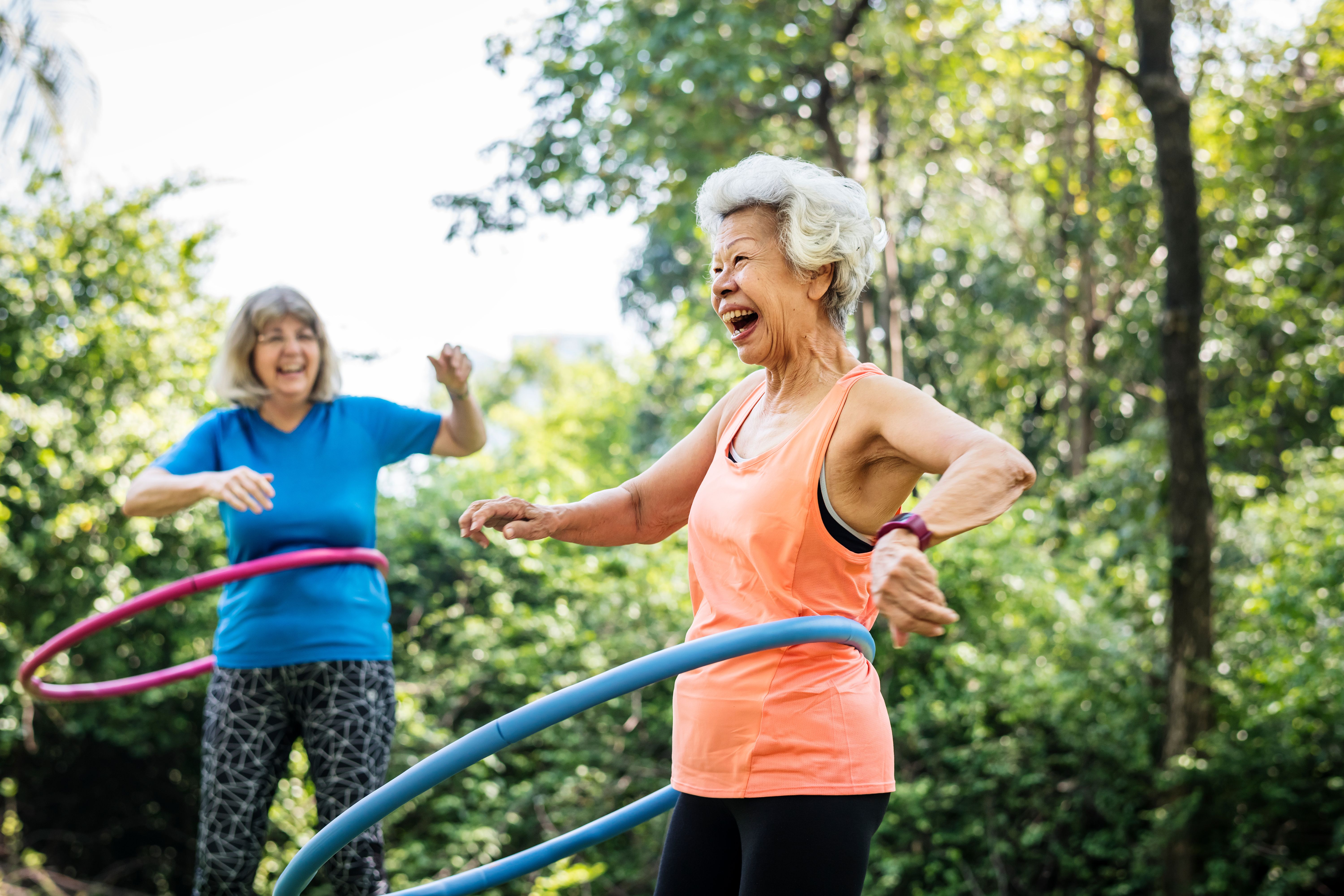 Women hula hooping | Image credit: Rawpixel.com – stock.adobe.com