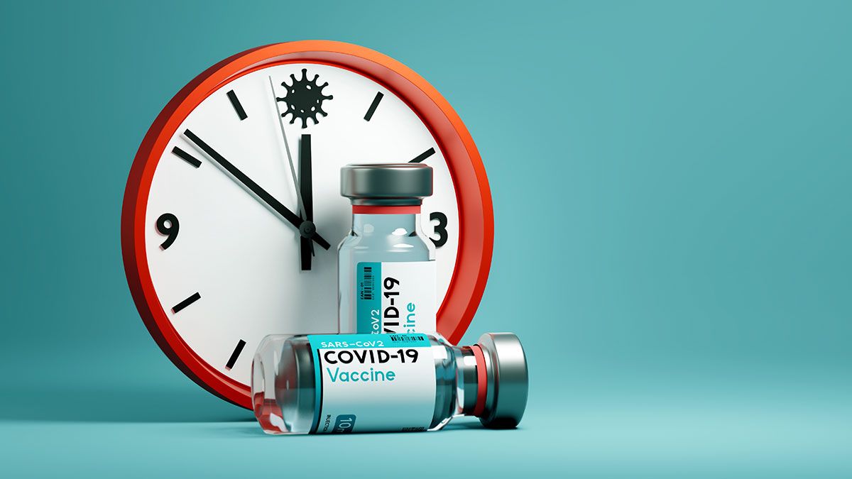 The Race to find a Covid-19 SARS-Cov2 vaccine as cases around the world grow. Medical research concept with a clock and vials of COVID-19 vaccine. 3D illustration. | ©James Thew - stock.adobe.com