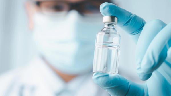 Development and creation of coronavirus vaccine COVID-19 .Coronavirus Vaccine concept in hand of doctor blue vaccine jar. Vaccine Concept of fight against coronavirus. | Image credit: © Looker_Studio - © Looker_Studio - stock.adobe.com