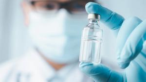 Development and creation of coronavirus vaccine COVID-19 .Coronavirus Vaccine concept in hand of doctor blue vaccine jar. Vaccine Concept of fight against coronavirus. | Image credit: © Looker_Studio - © Looker_Studio - stock.adobe.com