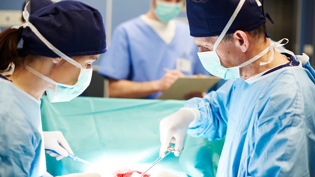 Busy surgeons over the operating table | Image credit: © gpointstudio - © gpointstudio - stock.adobe.com