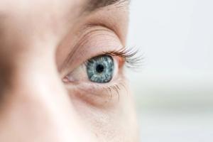 Close-up of a gray human eye. | Image Credit: © smirart - stock.adobe.com