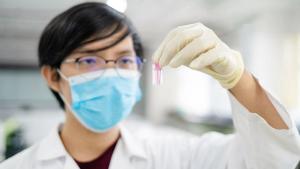 bung/Stock.Adobe.com – photo of pharmaceutical technician holding up a spectroscopy vial