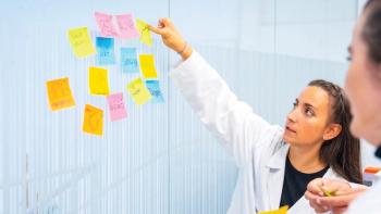 Biologist pointing a note during a creative research process | Image Credit: © unai - © unai - stock.adobe.com