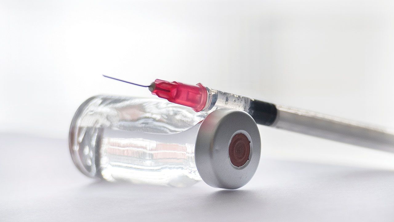  a vial containing clear fluid is shown with a syringe | Image Credit: ©Graham - stock.adobe.com