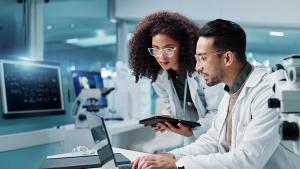 Science, teamwork and scientist with tablet in laboratory for communication, pharmaceutical review or planning. Employees, collaboration and technology | Image credit: © Coetzee/peopleimages.com - © Coetzee/peopleimages.com - stock.adobe.com