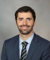 Management strategies for oxybutynin-induced xerostomia include hydration, sugar-free gum, and humidification.