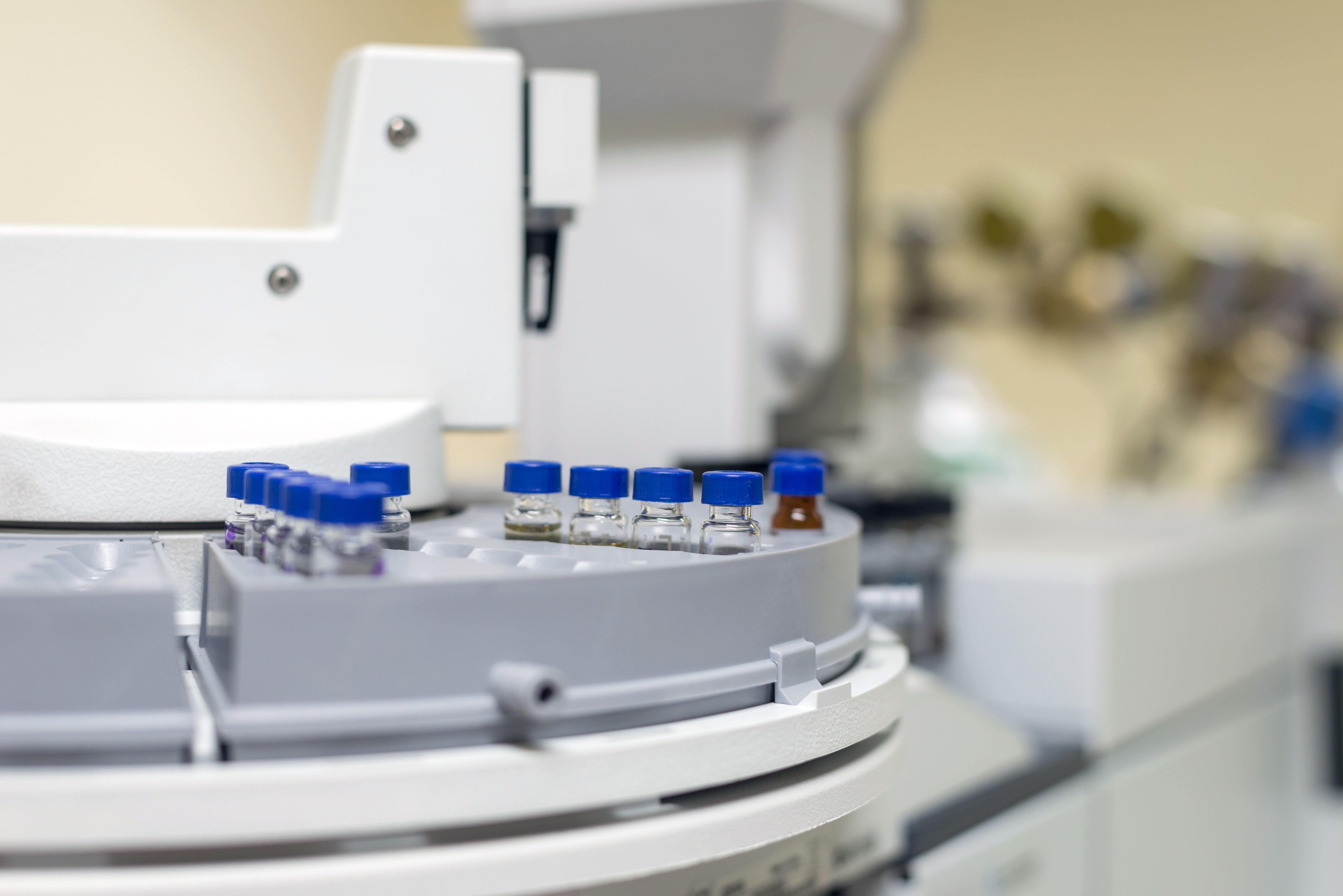 Vials in the spectrometry tray. Chemistry lab | Image Credit: © Bigy9950 - stock.adobe.com
