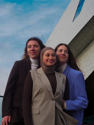 Lotte Schreuders, Noor Abdulhussain, and Mimi Den Uijl © Image courtesy of the Sisters in Science