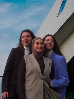 Lotte Schreuders, Noor Abdulhussain, and Mimi Den Uijl © Image courtesy of the Sisters in Science