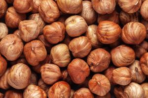GC×GC Tracks How Hazelnuts Go Stale in Storage
