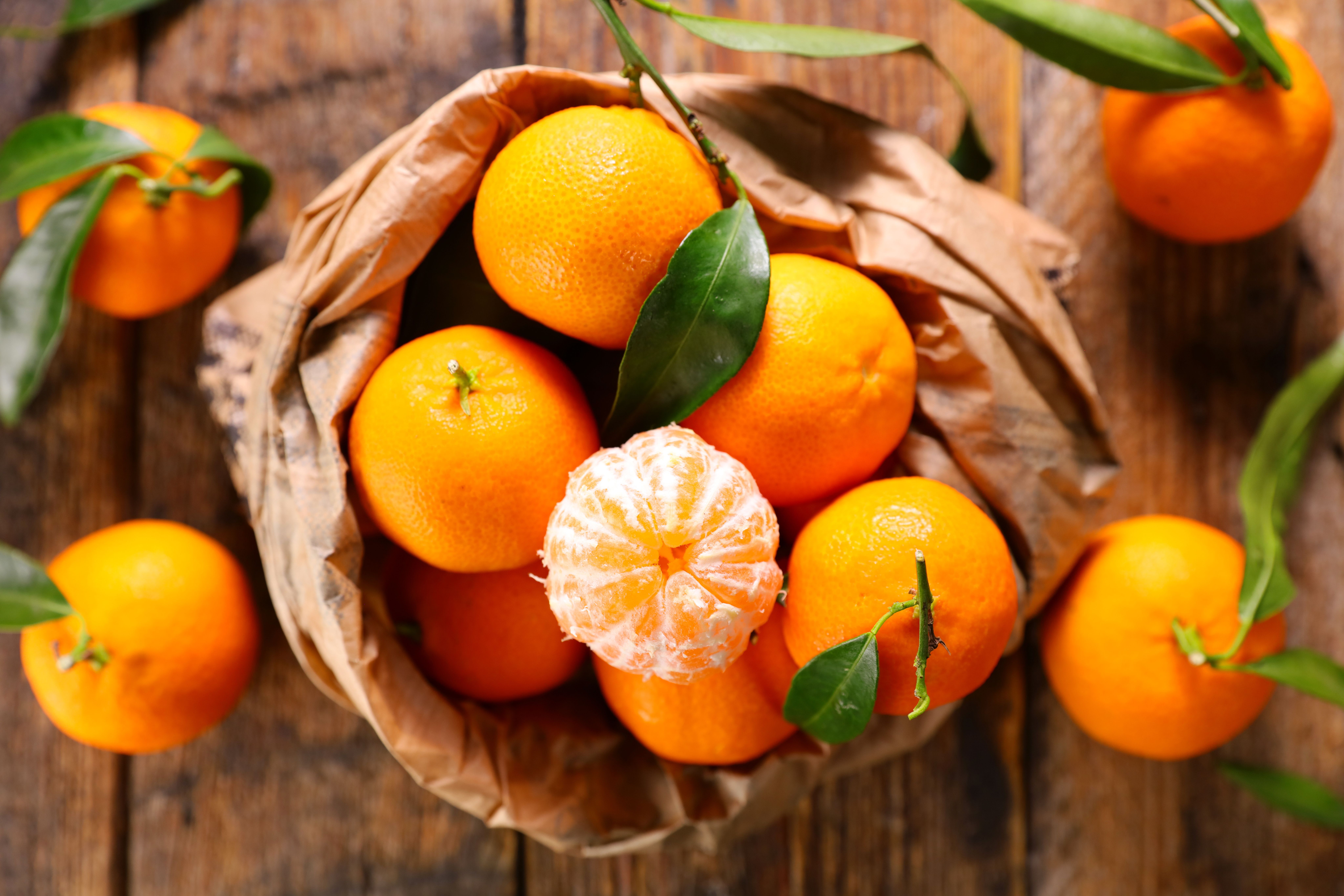 clementine- mandarin fruit and leaf background | Image Credit: © M.studio - stock.adobe.com