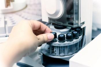 Scientist holds a chemical sample vial. People hand holding a test tube vial sets for analysis. Laboratory assistant inserting laboratory glass bottle in a chromatography vial | Image Credit: © Anchalee - stock.adobe.com