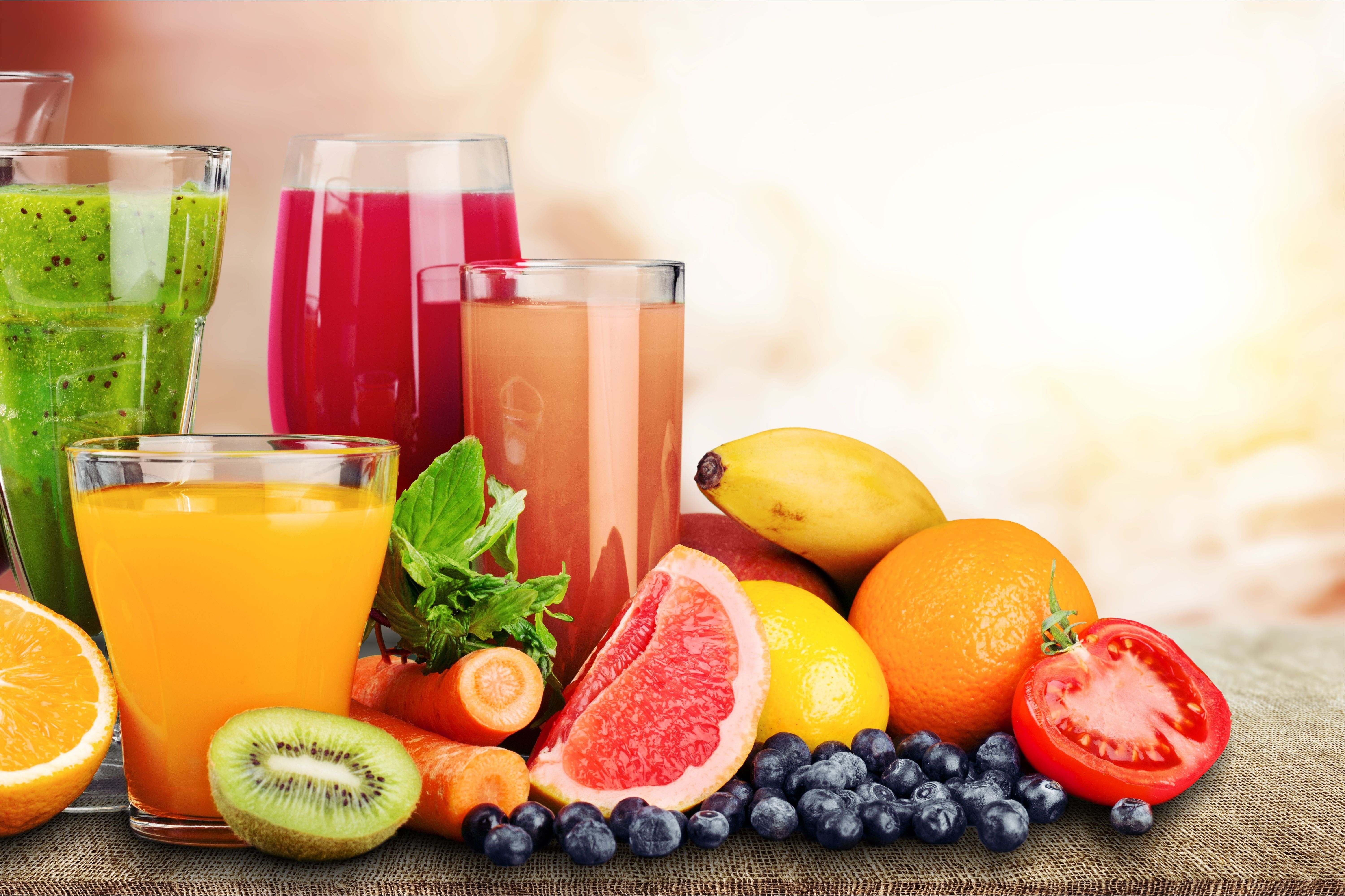 Composition of fruits and glasses of juice | Image Credit: © BillionPhotos.com - stock.adobe.com