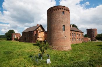 Burgruine Hambach am Niederrhein nahe Jülich | Image Credit: © mitifoto - stock.adobe.com