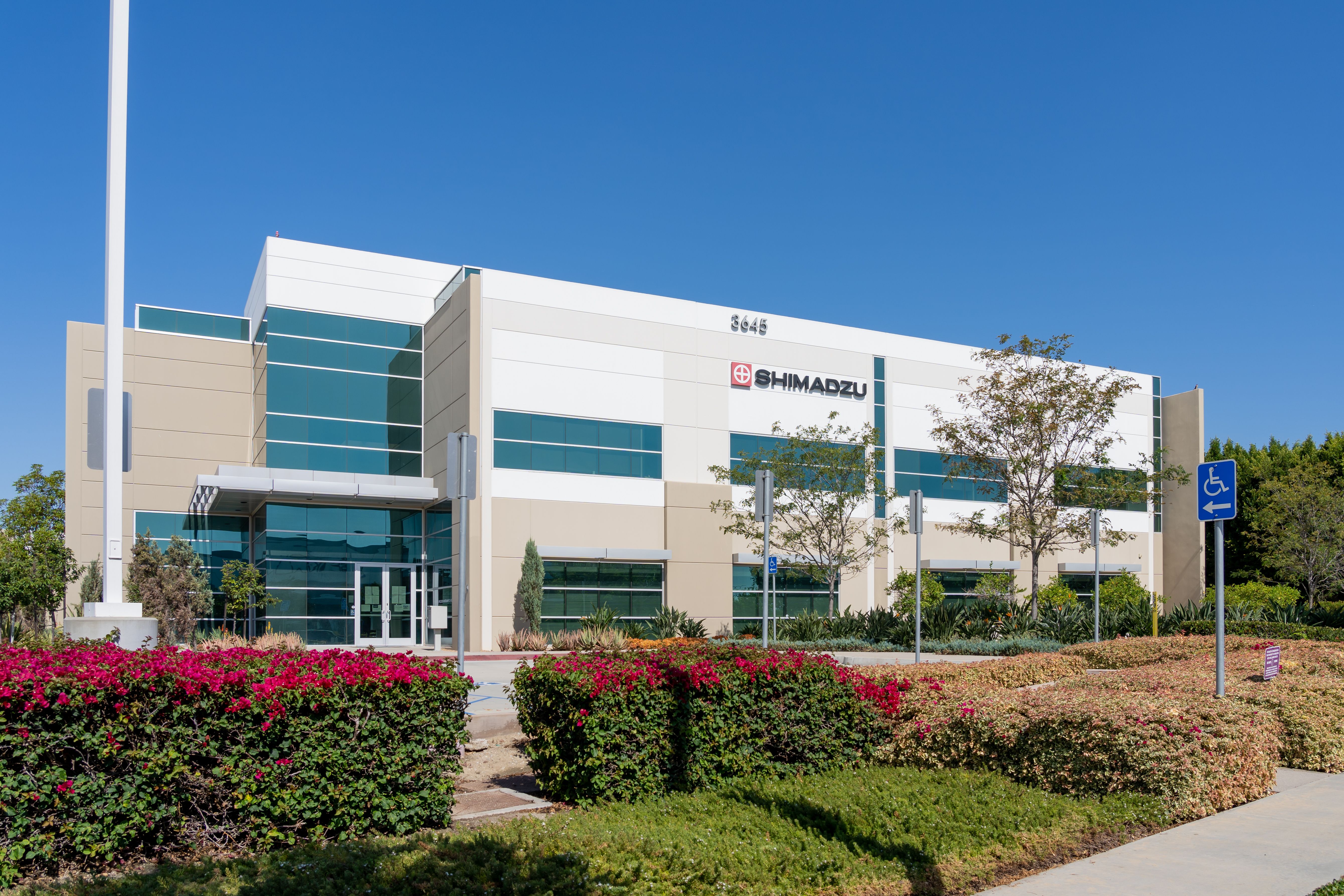 Long Beach, California, USA - July 10, 2022: Shimadzu Precision Instruments office building in Long Beach, California, USA. Shimadzu Corporation is a Japanese public KK company. | Image Credit: © JHVEPhoto - stock.adobe.com