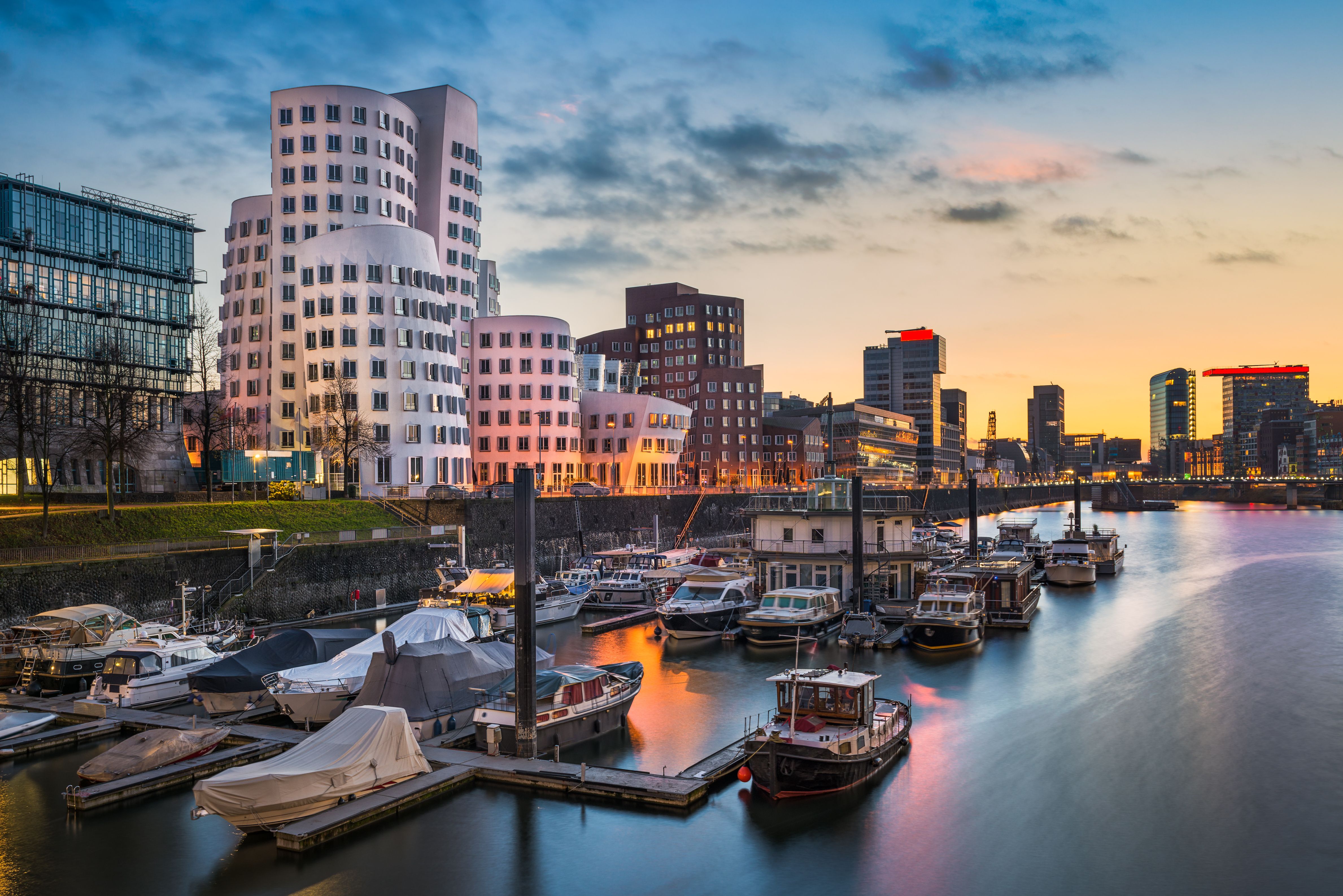 Medienhafen in Düsseldorf, Deutschland | Image Credit: © Mapics - stock.adobe.com