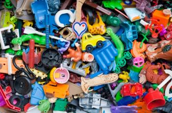 Old forgotten broken toys | Image Credit: © Aleksandr Volkov - stock.adobe.com