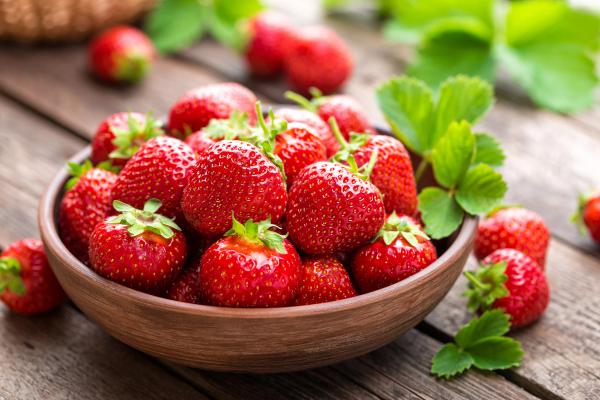 Chromatography Tracks Pesticides on Strawberries