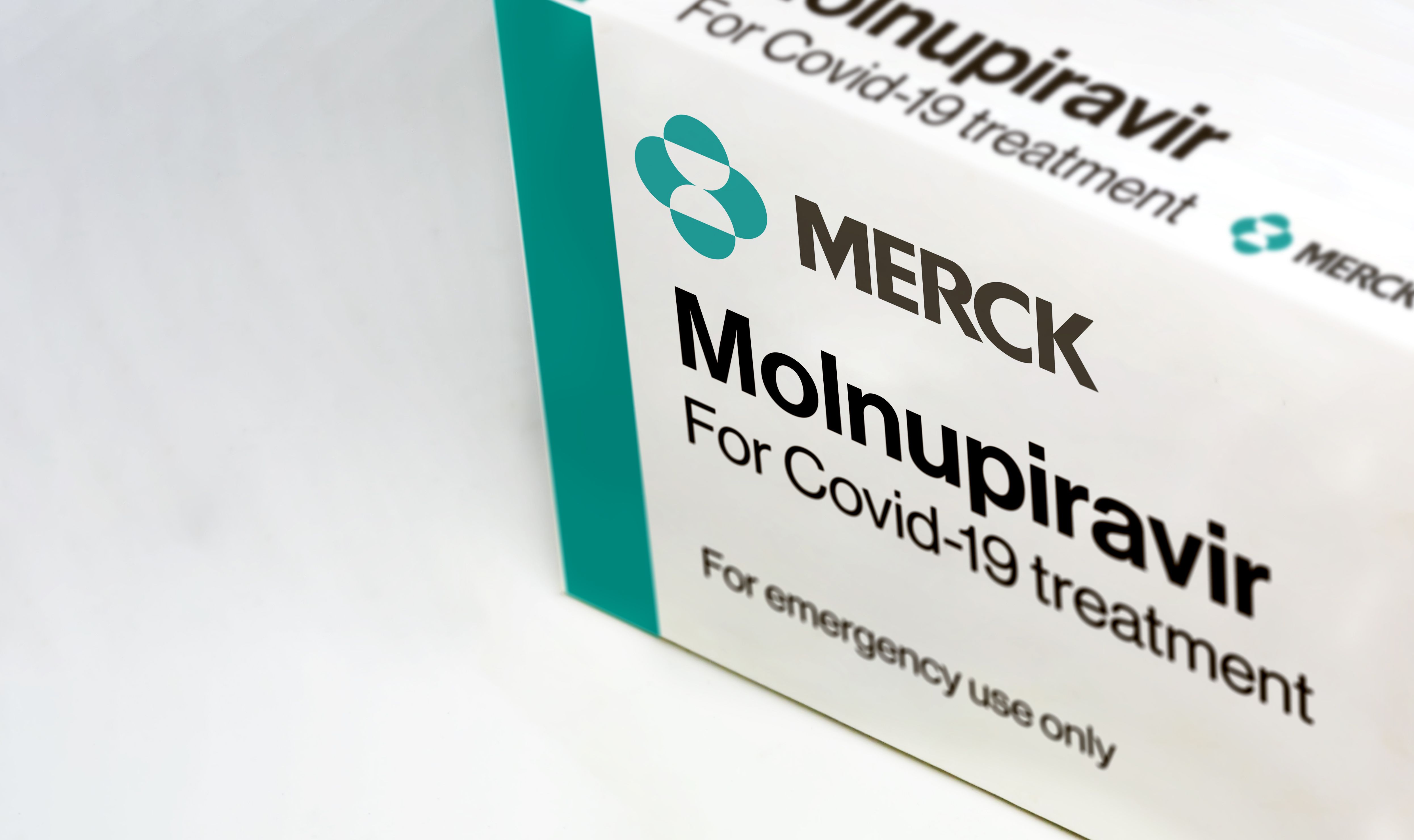 Despite failing to meet primary trial endpoints, molnupiravir reduced the length of COVID-19 infection by 4.2 days in vaccinated patients.