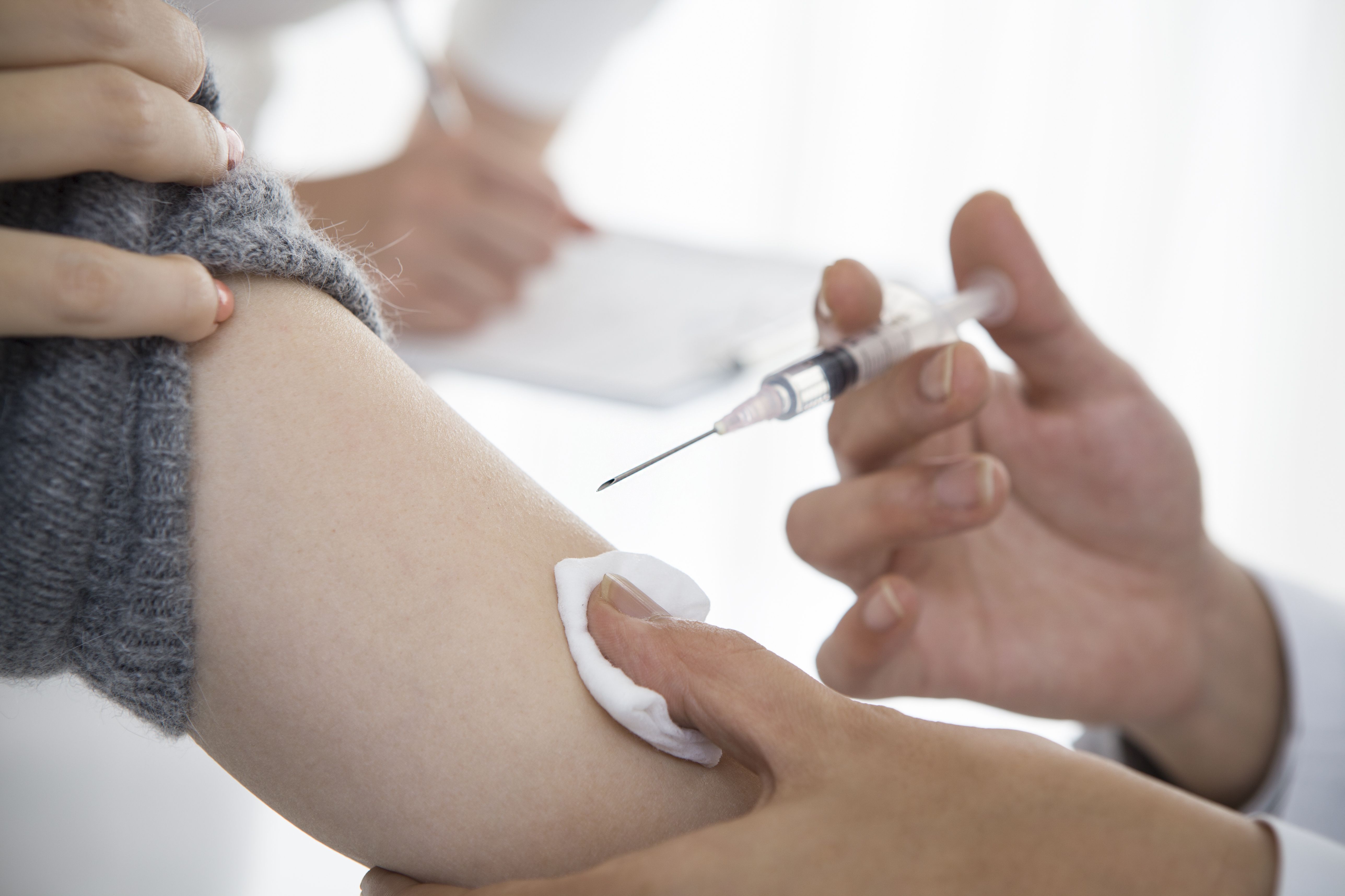 Czterowalentne szczepionki przeciw grypie zapewniają wyższą odporność przeciwko szczepowi B w porównaniu do szczepionek trójwalentnych
