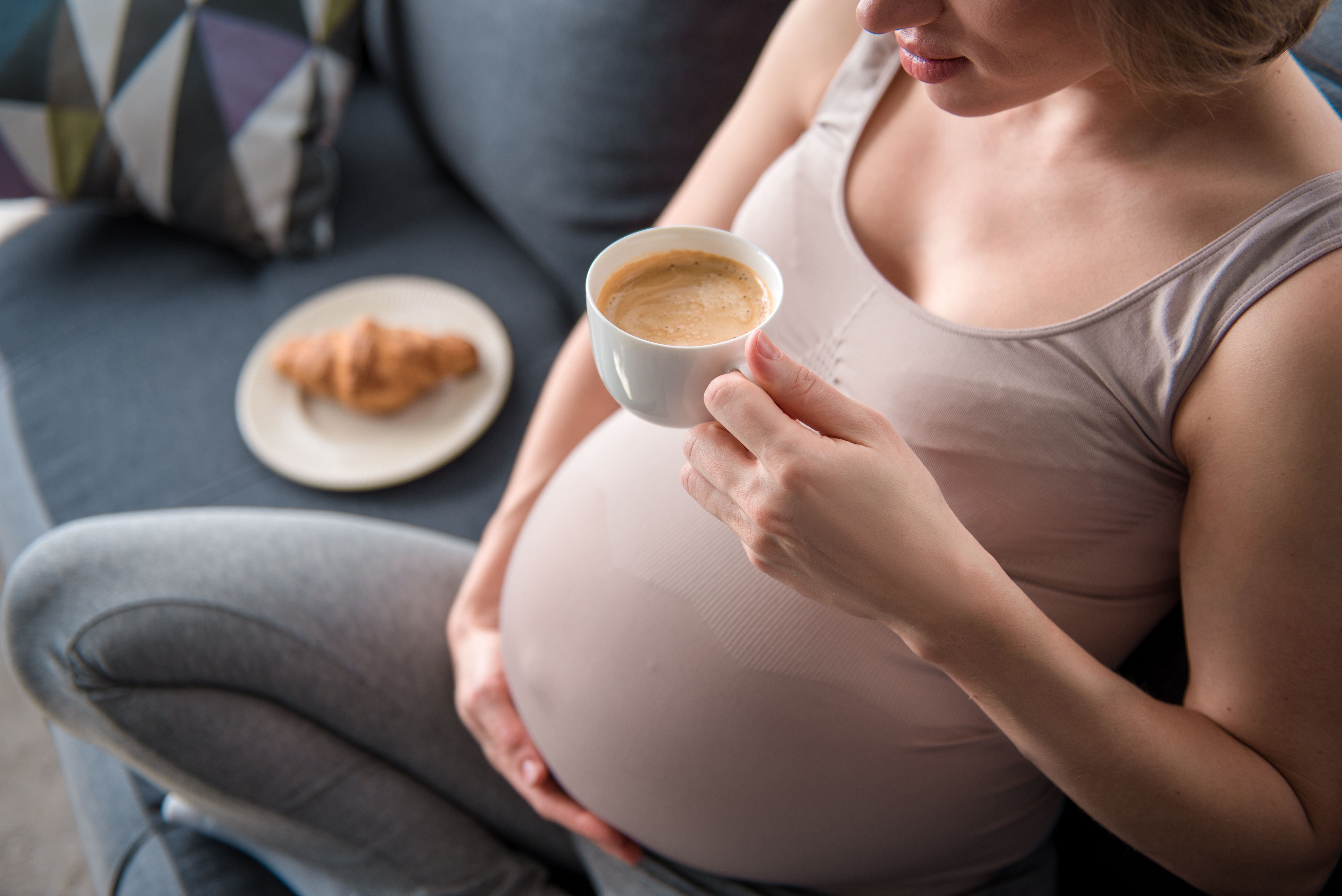 Пила кофе в беременность. Беременным нельзя кофе. Кофе пить беременным.