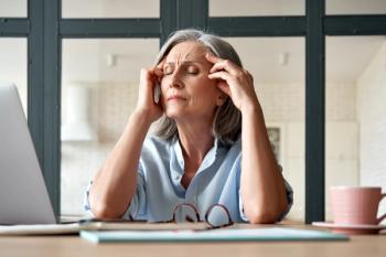 Hot flashes linked to Alzheimer’s disease risk | Image Credit: © insta_photos - © insta_photos - stock.adobe.com.